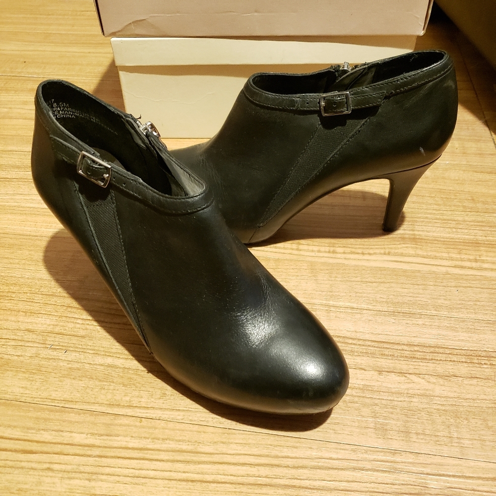 Me too Black leather heeled booties-size 8.5